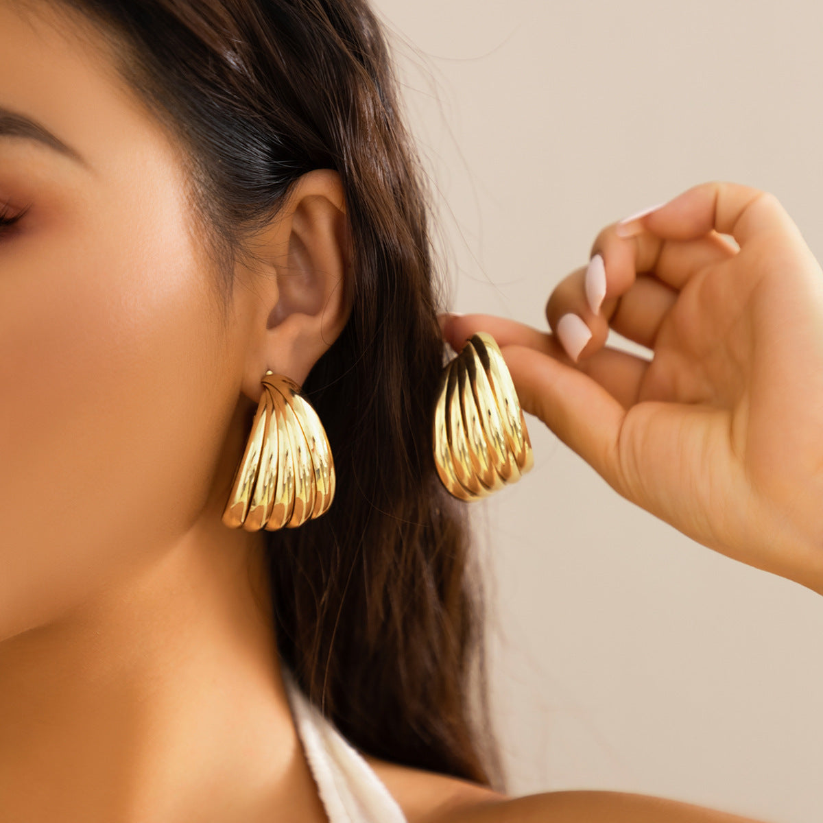 Niche Minimalist Metal Pleated Stud Earrings