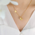 Niedliches Schmetterlings-Set aus Titanstahl mit mattierter Textur: Halskette, Ohrringe, Ring – Schmuck