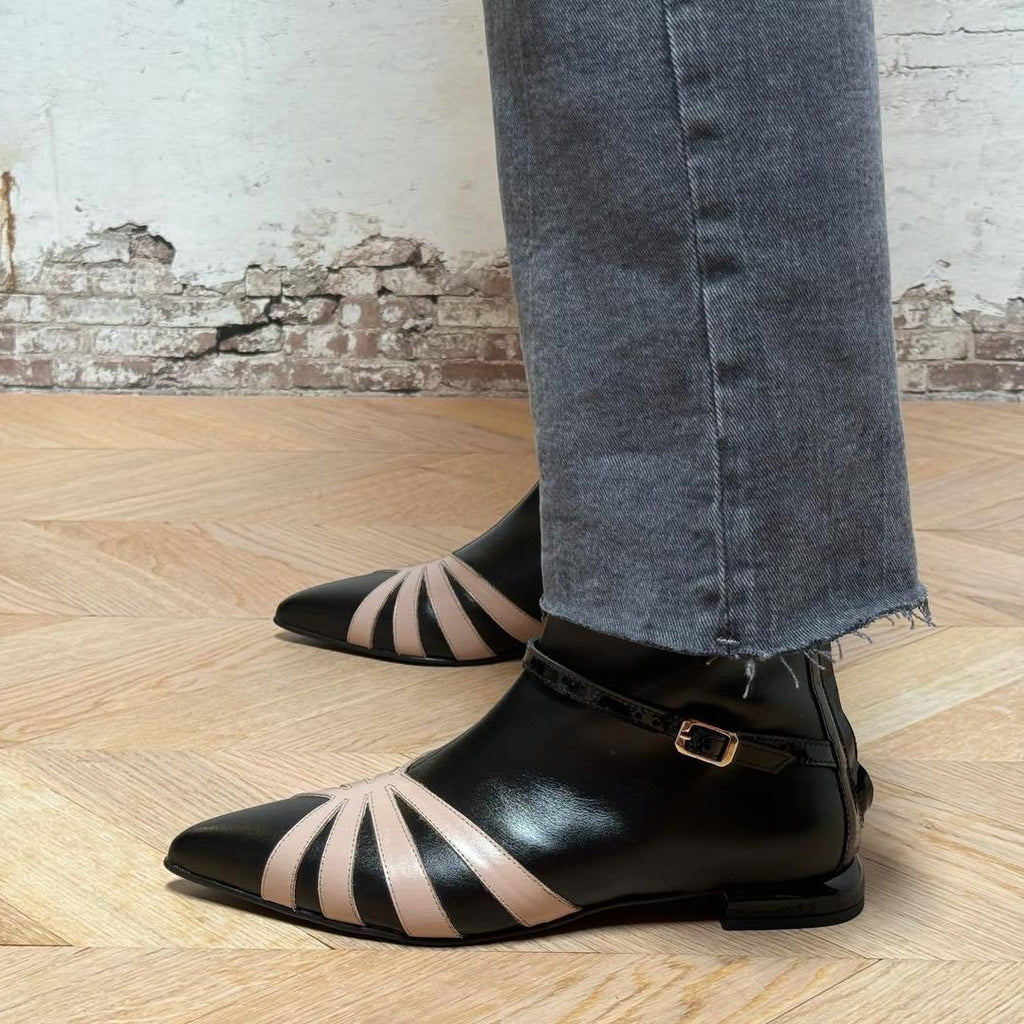 Spitz zulaufende, klobige Stiefeletten mit niedrigem Absatz für Damen in größeren Größen