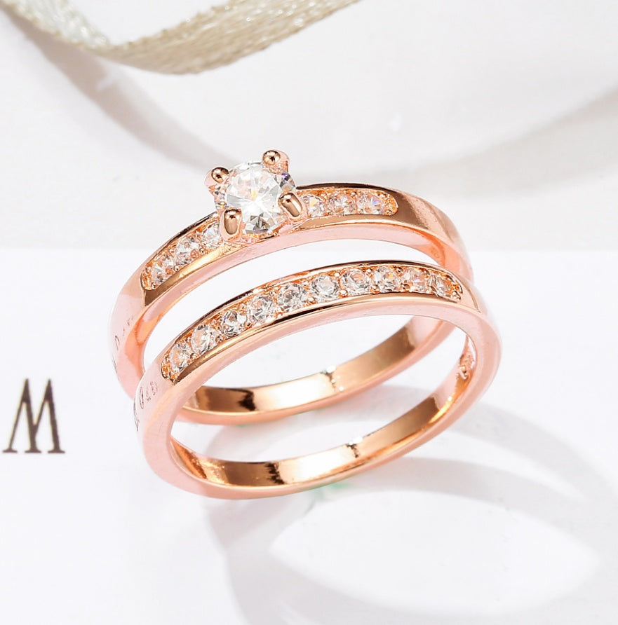 Roségoldener Ring mit Diamanten