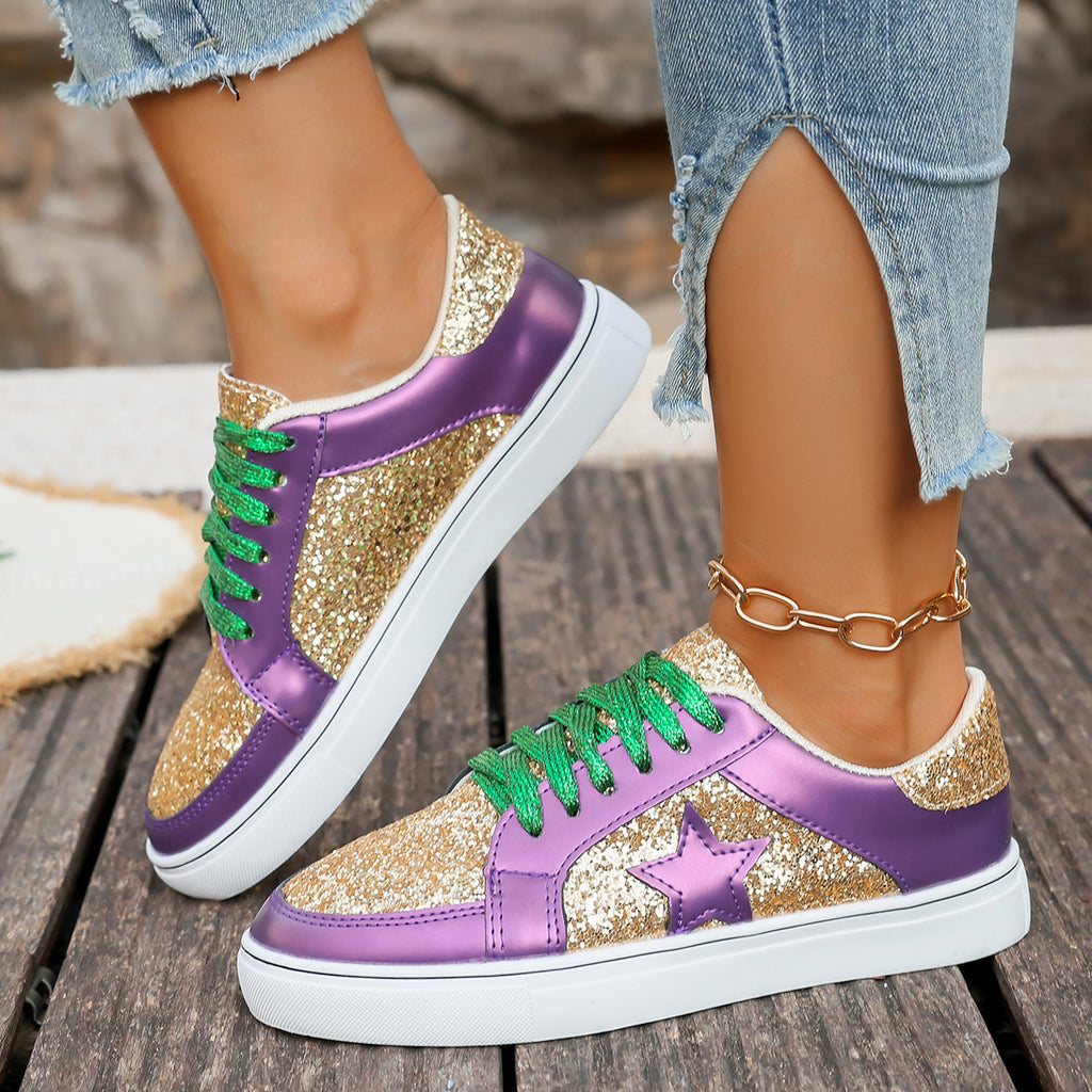 Stilvolle, flache Low-Top-Sneaker mit dicker Sohle, Pailletten und Schnürung