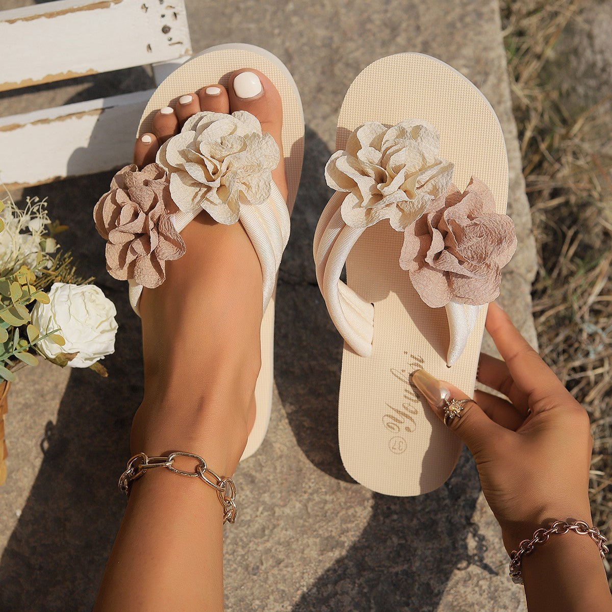 Flower Flip-flops Thick-soled Slippers Casual And Versatile Lightweight Beach Shoes
