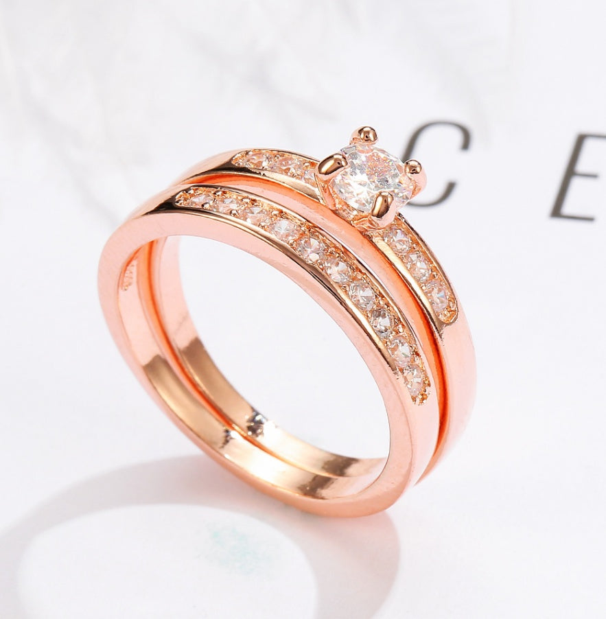 Roségoldener Ring mit Diamanten