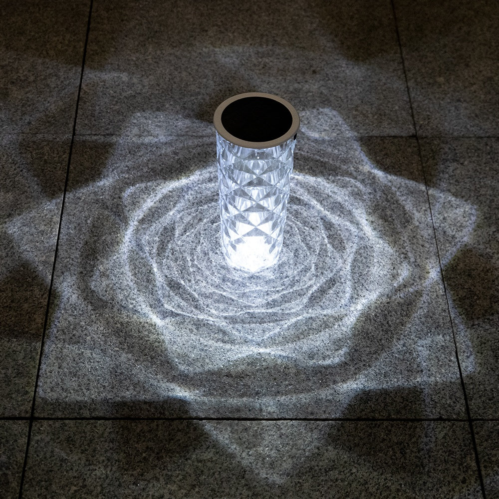 Solar-Gartenlampe mit 10 Farbwechseln, Kristalllampe in Rosenform, LED-Licht für romantische Diamantatmosphäre.