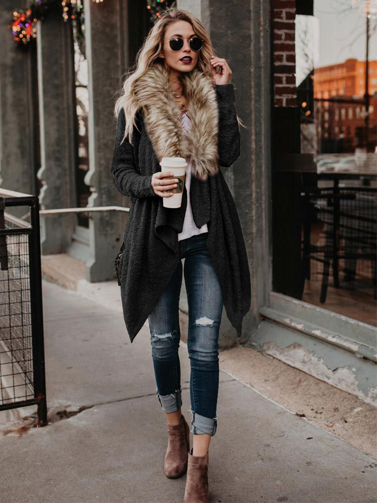 Women’s plush trench coat with fur collar, stylish outerwear by Bucciato featuring a cozy and elegant design.
