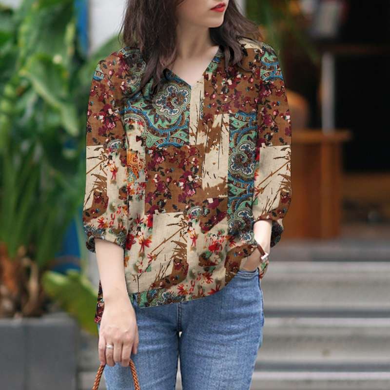 Women's Stylish V-neck Top With Three-quarter-length Sleeves Featuring A Printed Design