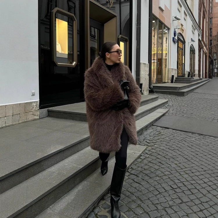 Soft mid-length faux fur coat with a Peter Pan collar, women&