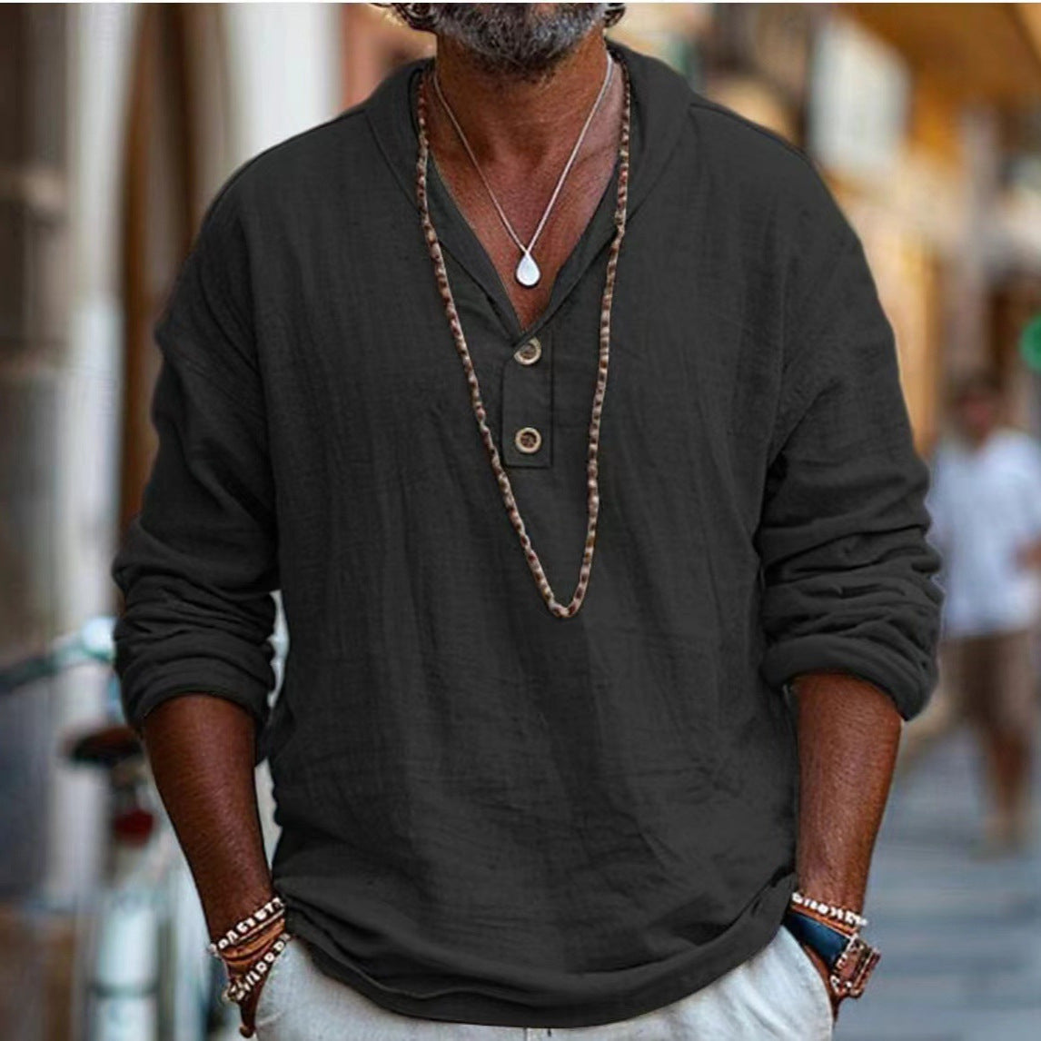 Casual long-sleeved shirt made of retro cotton and linen with relaxed fit, featuring natural tones and a classic design from Bucciato.