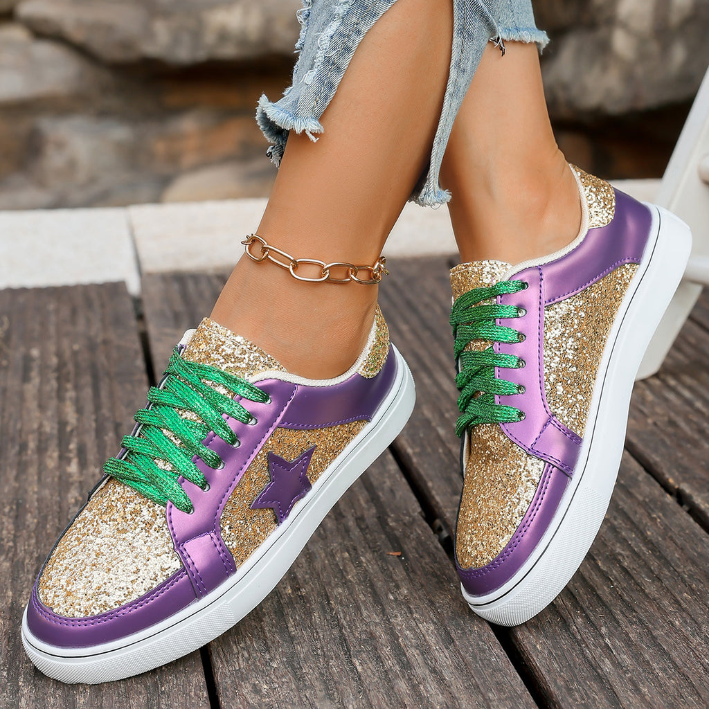 Stilvolle, flache Low-Top-Sneaker mit dicker Sohle, Pailletten und Schnürung