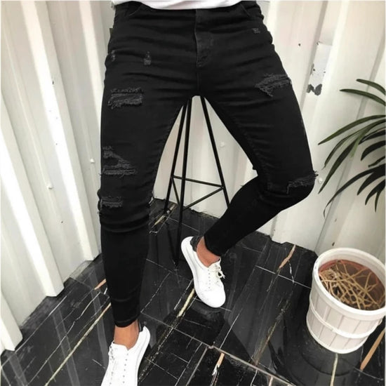 Eng anliegende, zerrissene, trendige Skinny-Jeans in Unifarbe