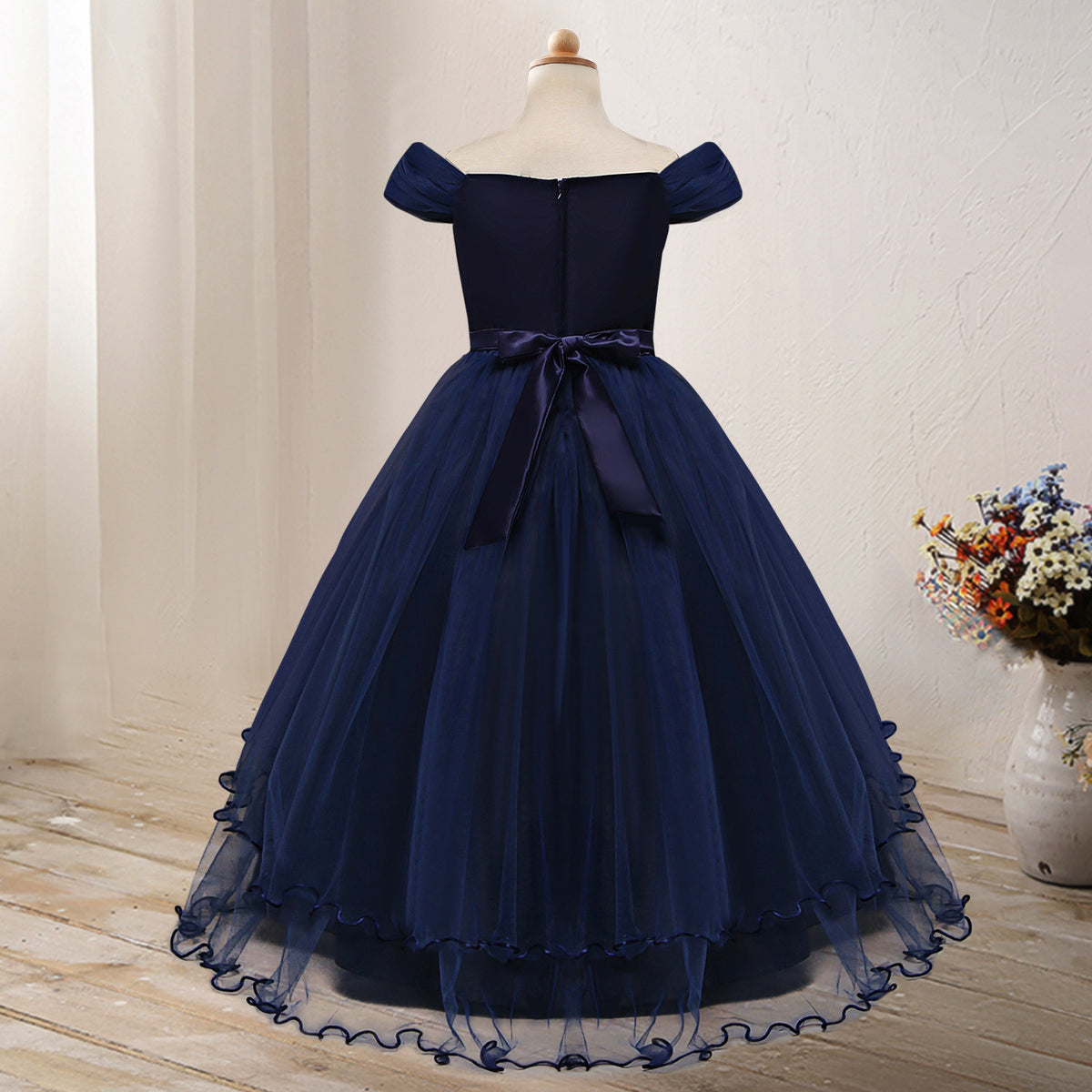 One-shoulder princess flower dress costume in pastel colors, featuring floral details and a flowing skirt for children.