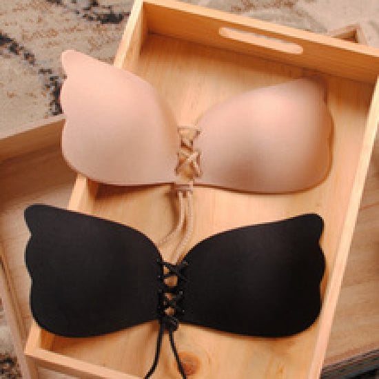 Close-up of a black strapless bra from Bucciato, featuring smooth fabric and seamless design for a comfortable fit.