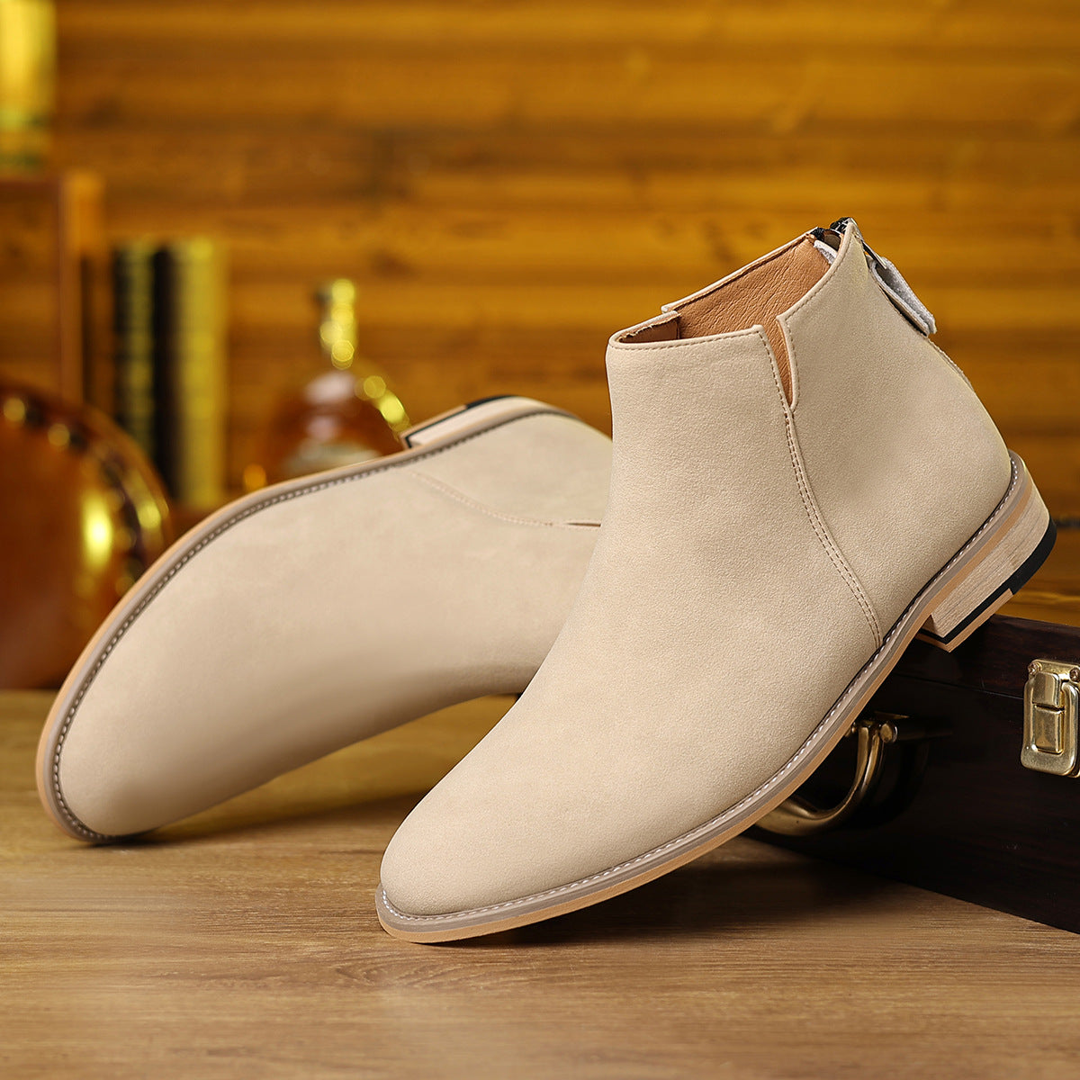 Men’s matte leather Martin boots with retro design, perfect for autumn and winter, in classic brown color.