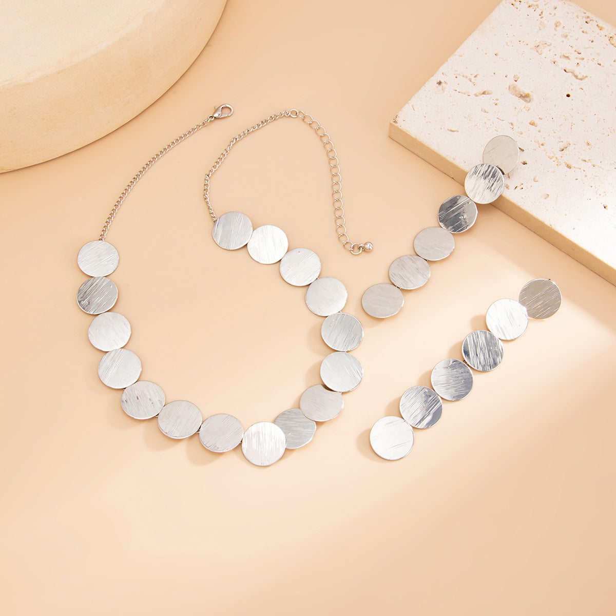 Sleek Trendy Geometric  Round Metal Patchwork Necklace For Commuting