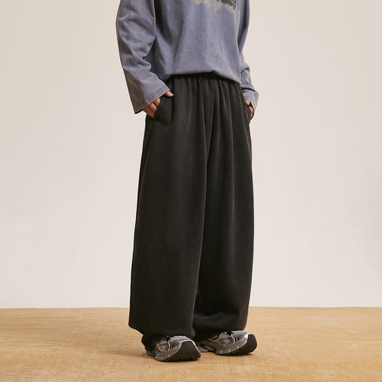 Weit geschnittene, lockere Hosen für Damen und Herren