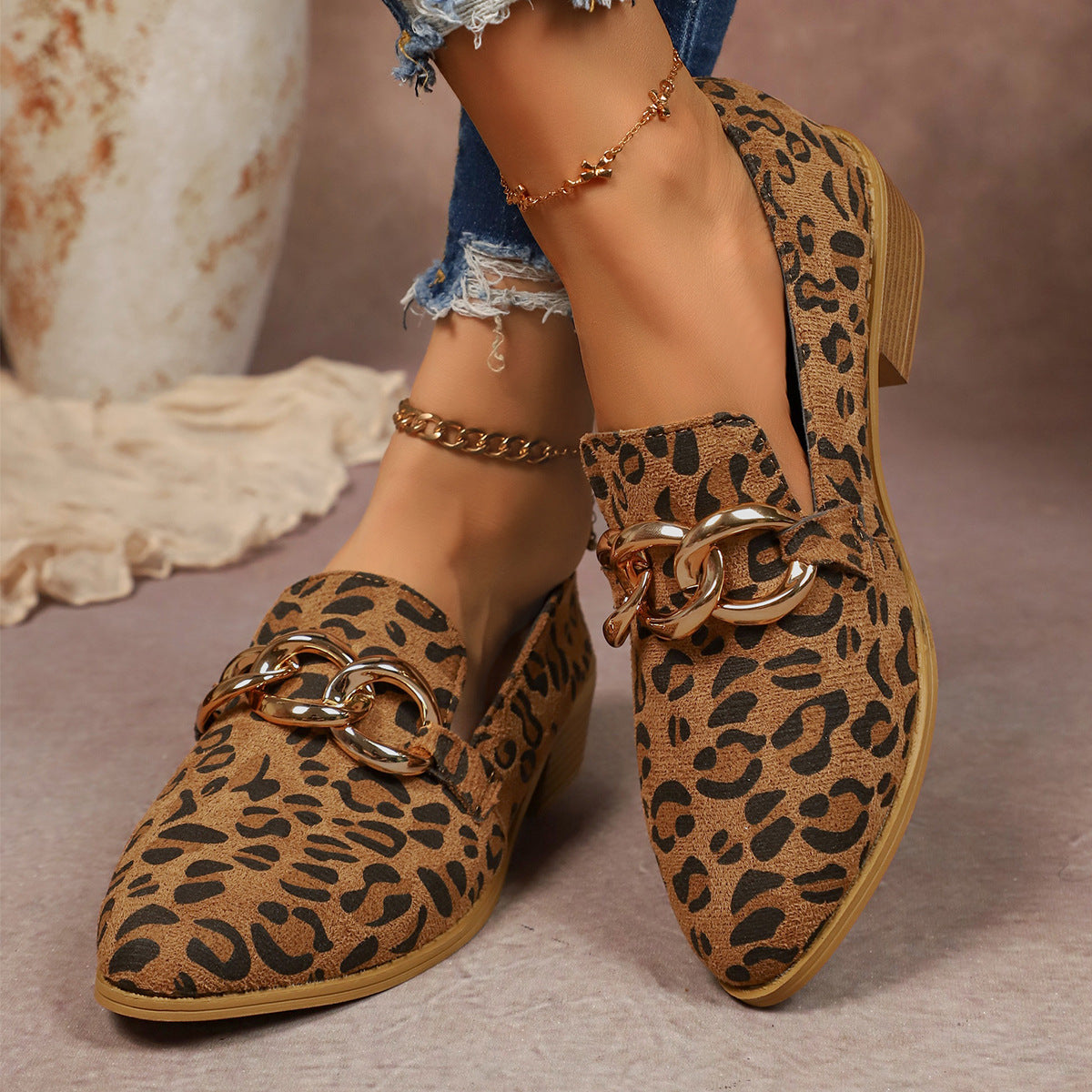 Women's Chunky-heel Pumps With An Elegant Metal Chain And Round Toe