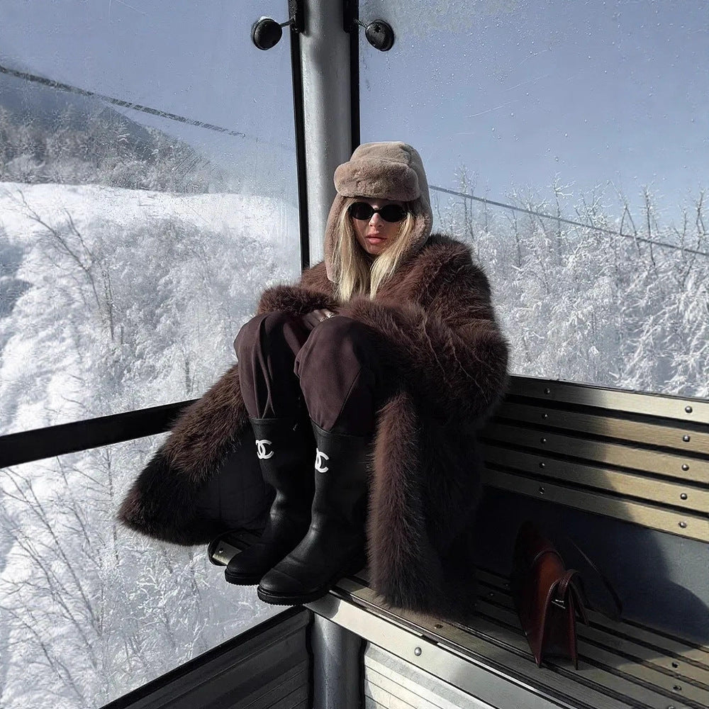 Soft mid-length faux fur coat with a Peter Pan collar, stylish women&