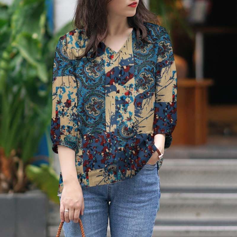 Women's Stylish V-neck Top With Three-quarter-length Sleeves Featuring A Printed Design