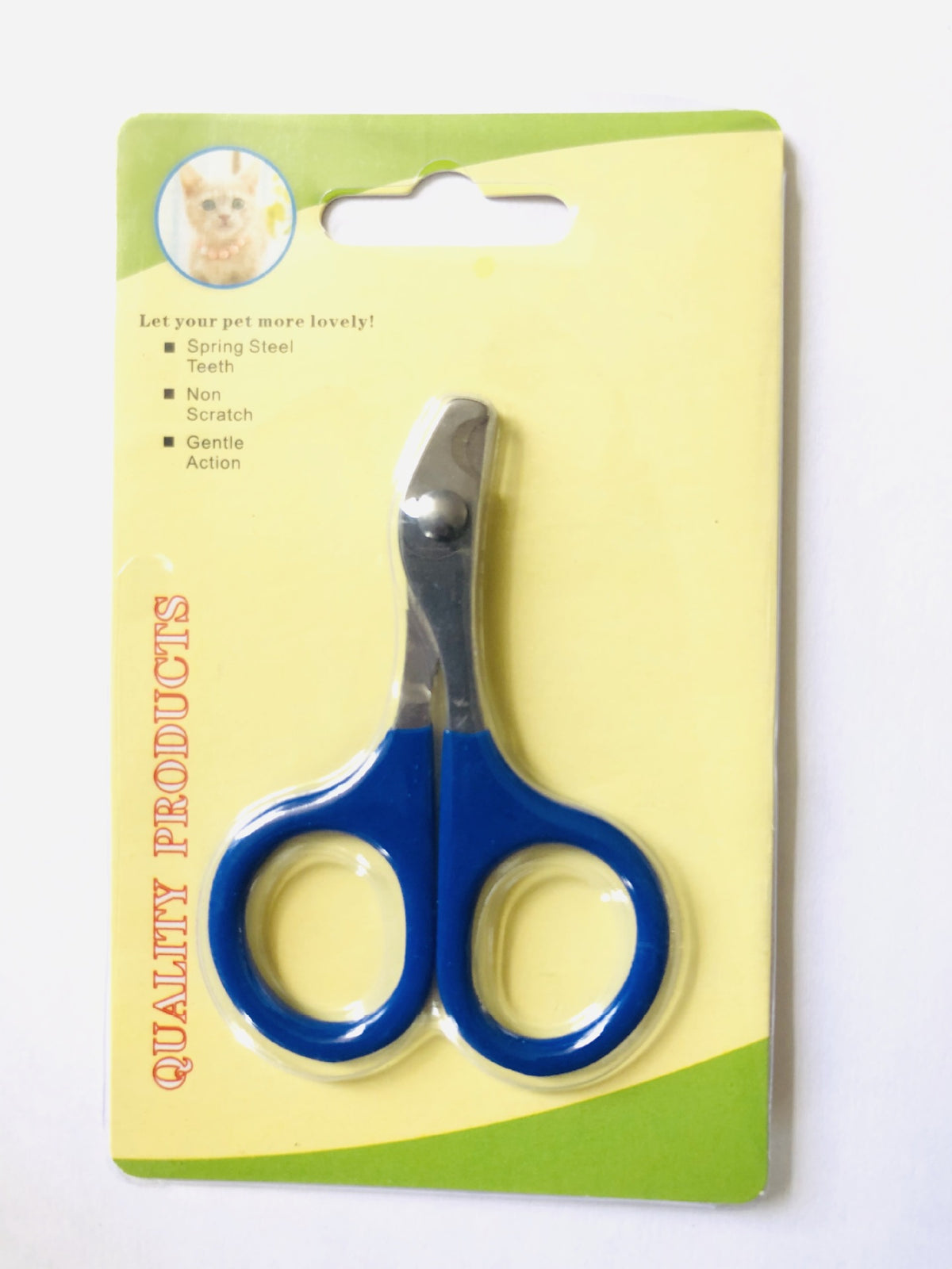 Small and medium-sized pet nail clipper from Bucciato, featuring a stainless steel blade and ergonomic handle for safe grooming.
