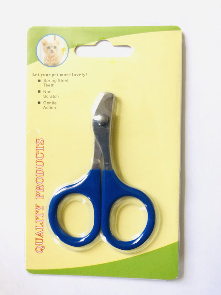 Small and medium-sized pet nail clipper from Bucciato, featuring a stainless steel blade and ergonomic handle for safe grooming.