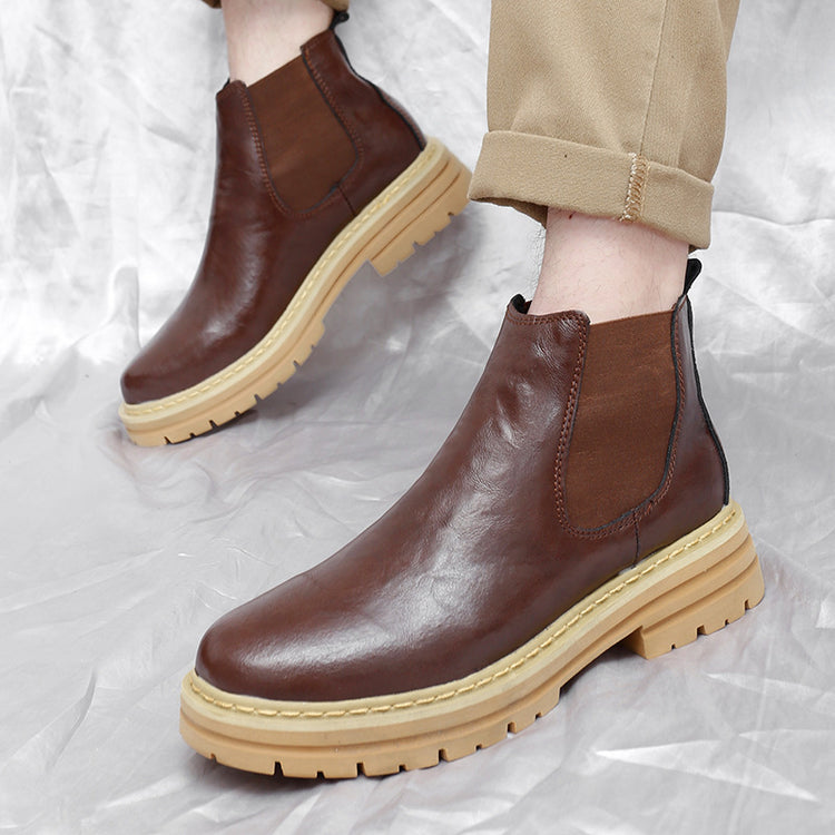 Men’s thick-soled work boots in retro British style with fleece lining, stylish designer footwear by Bucciato.