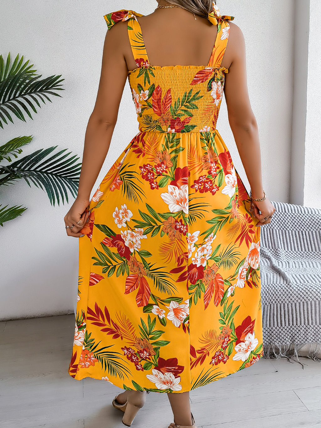 Damen-Maxikleid mit Blumenmuster und Bindegürtel für Strandurlaub