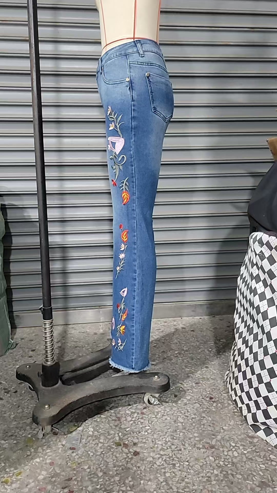 High-elasticity embroidered flared jeans for women, designer denim by Bucciato, showcasing detailed embroidery and stylish fit.