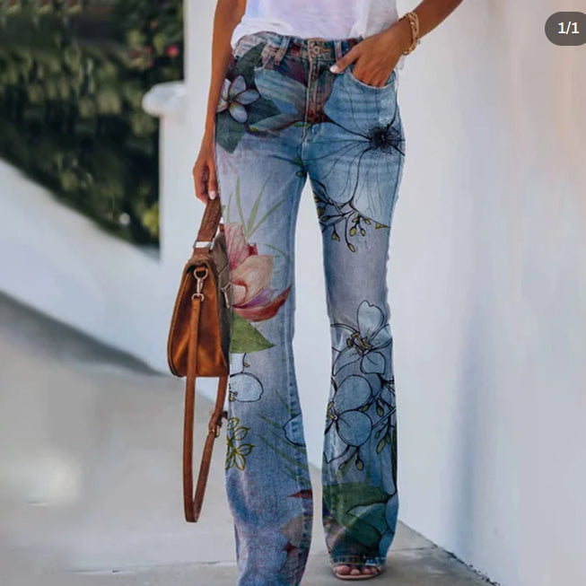 Luxury women’s flared denim jeans with a floral print, featuring a classic flared design and stylish pattern from Bucciato.