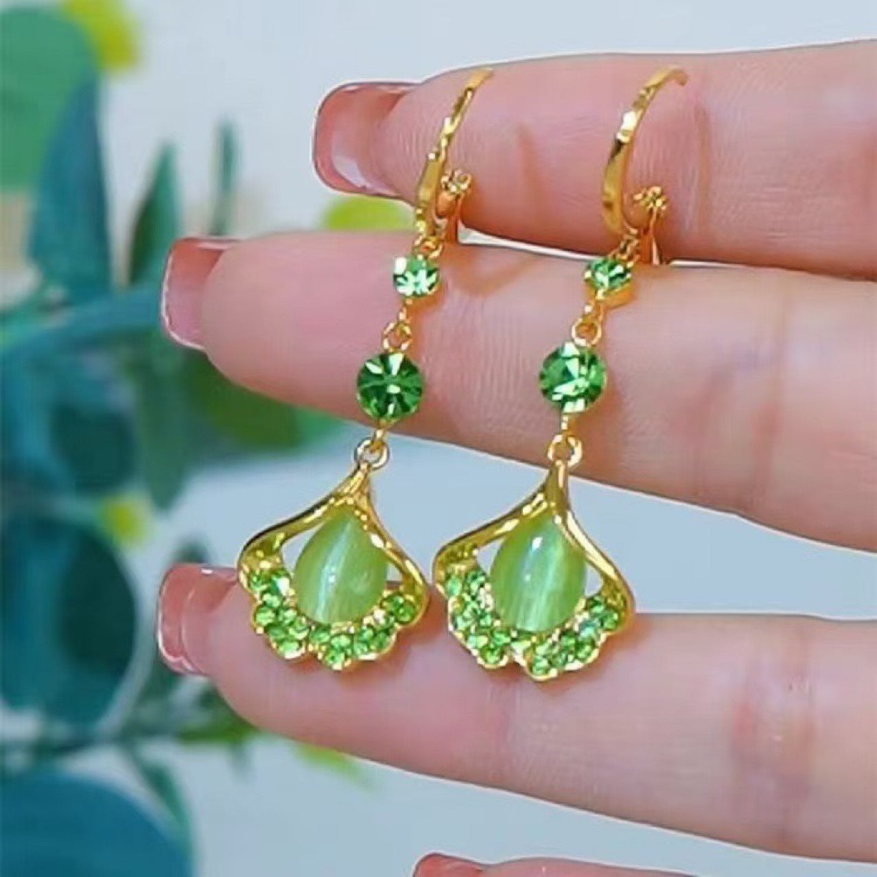 Luxury High-end Green Ginkgo-leaf Cats-eye Stone Long Tassel Earrings
