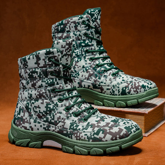 Fleece-lined plus size camouflage hiking boots with thick soles for outdoor and snowy conditions, ideal for winter hiking.