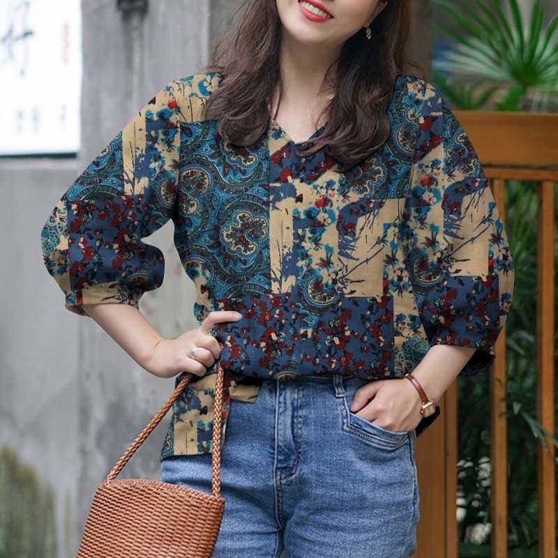 Women's Stylish V-neck Top With Three-quarter-length Sleeves Featuring A Printed Design
