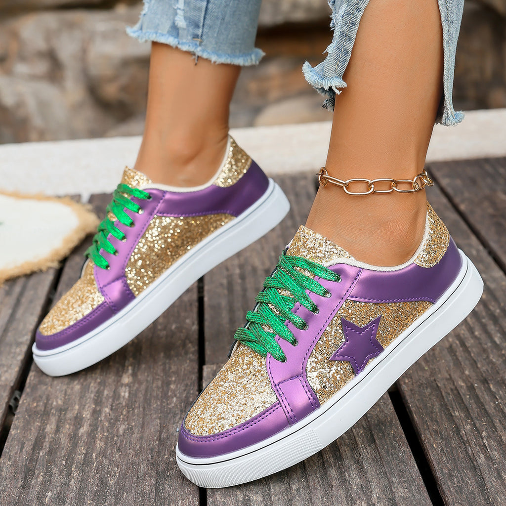 Stilvolle, flache Low-Top-Sneaker mit dicker Sohle, Pailletten und Schnürung