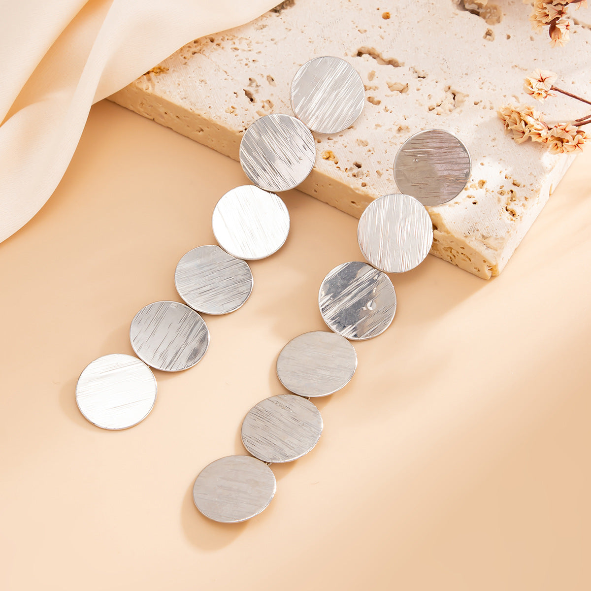 Sleek Trendy Geometric  Round Metal Patchwork Necklace For Commuting