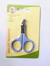 Small and medium-sized pet nail clipper from Bucciato, with stainless steel blades and ergonomic handle for grooming pets.