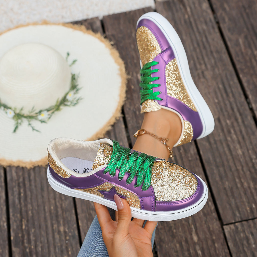 Stilvolle, flache Low-Top-Sneaker mit dicker Sohle, Pailletten und Schnürung