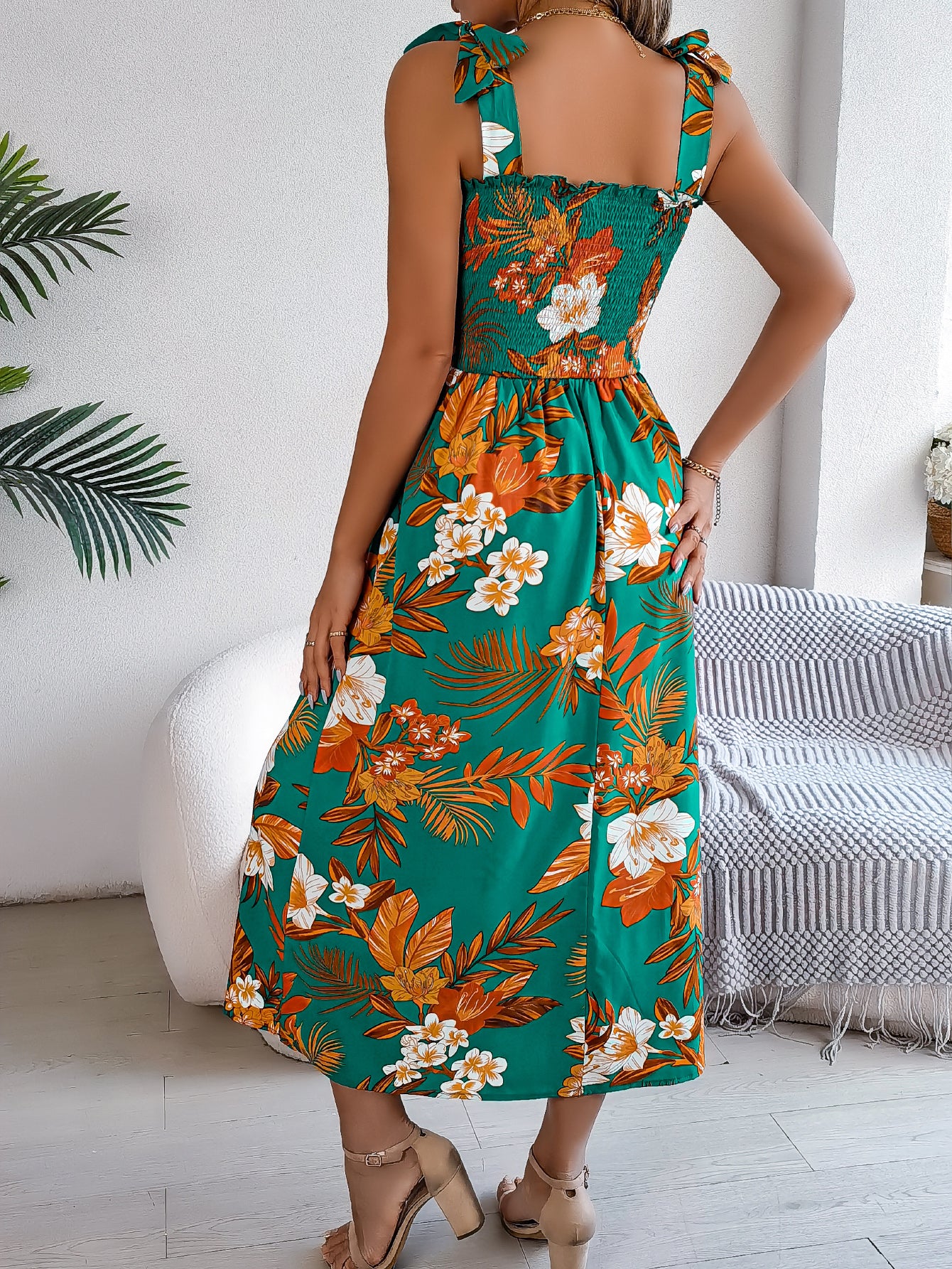 Damen-Maxikleid mit Blumenmuster und Bindegürtel für Strandurlaub