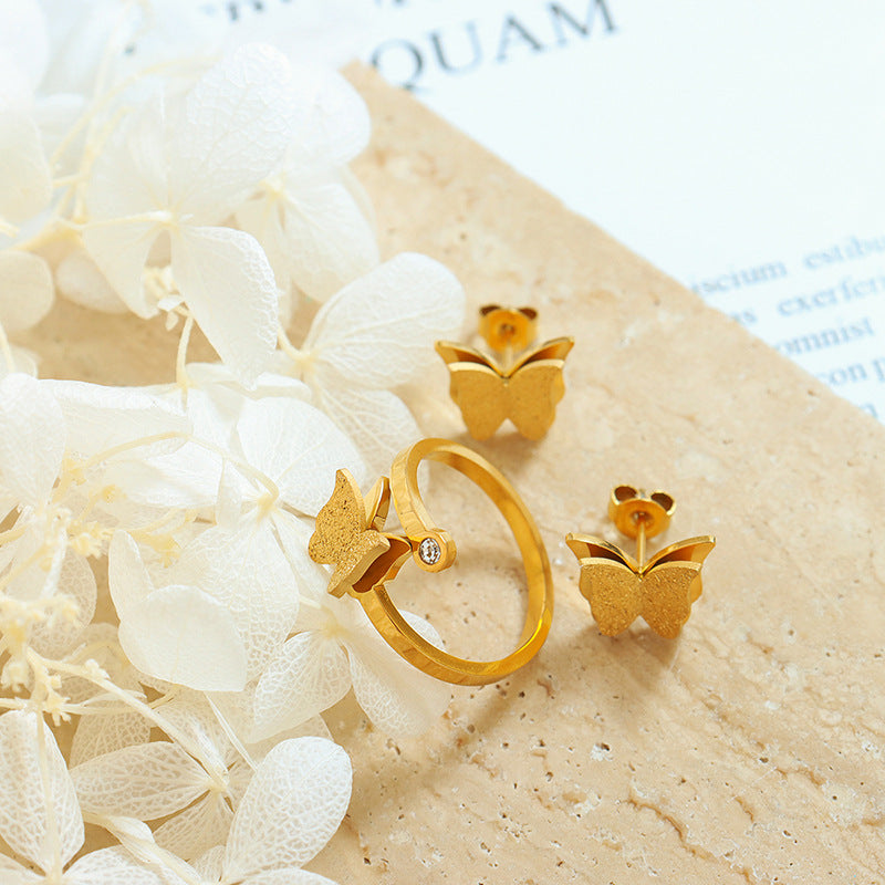Niedliches Schmetterlings-Set aus Titanstahl mit mattierter Textur: Halskette, Ohrringe, Ring – Schmuck